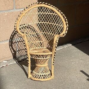 Vintage 70s wicker peacock chair plant stand